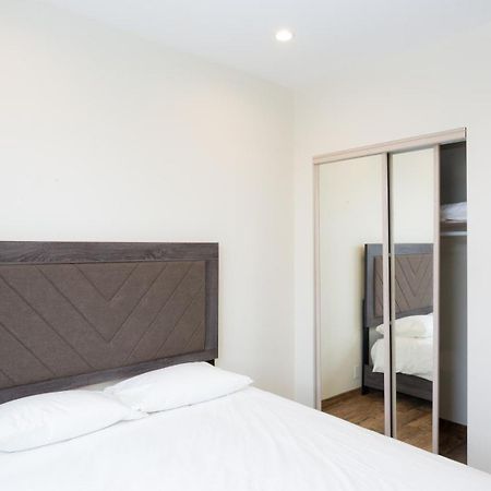 Three-Bedroom Hollywood Condo 洛杉矶 外观 照片